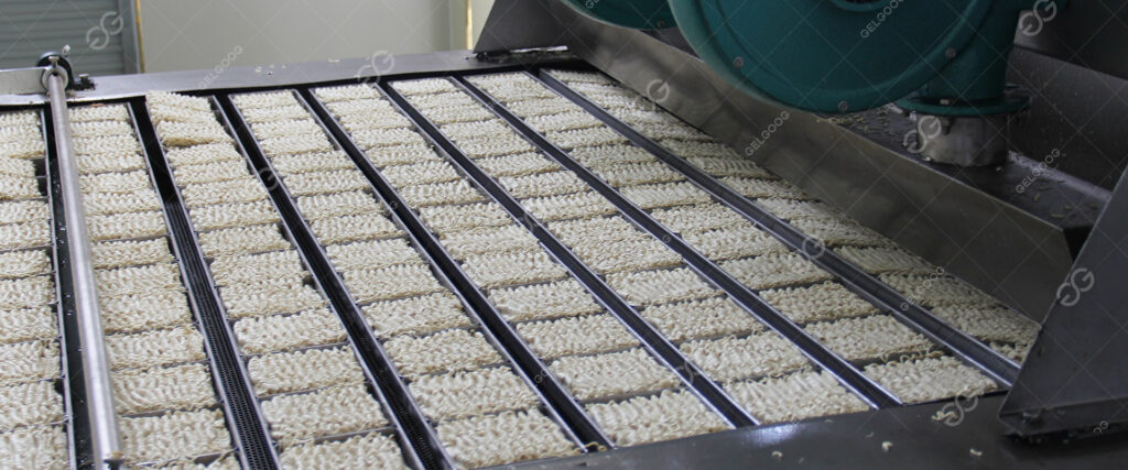 Processamento de macarrão instantâneo